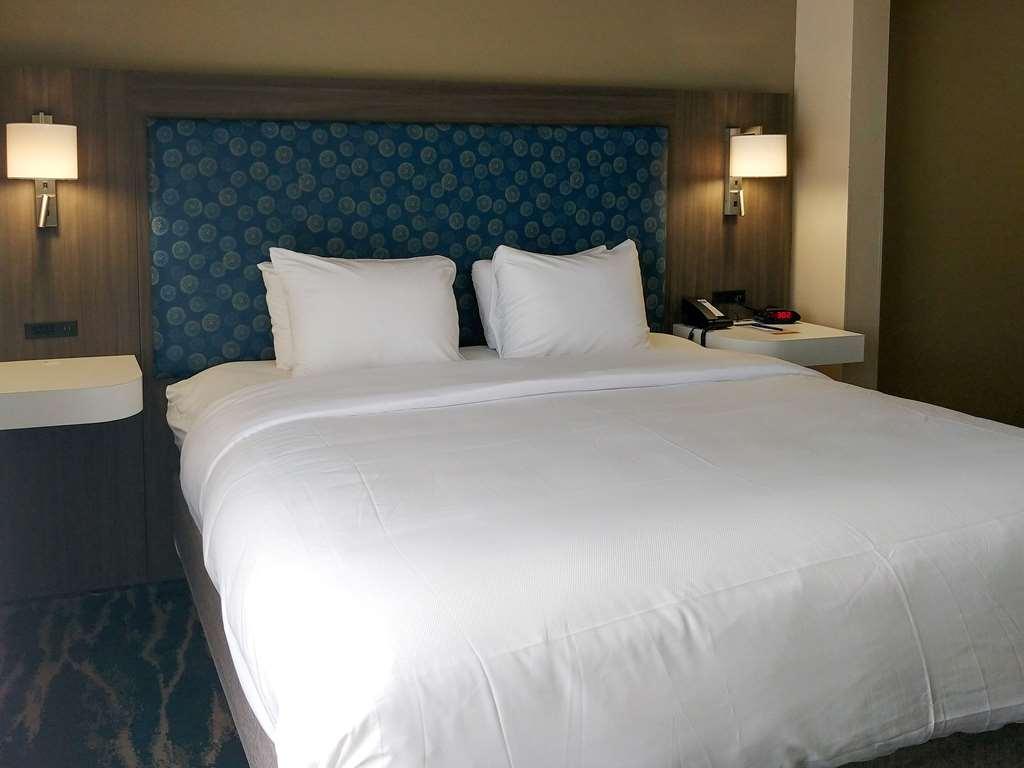 Hotel Comfort & Near Convention Center