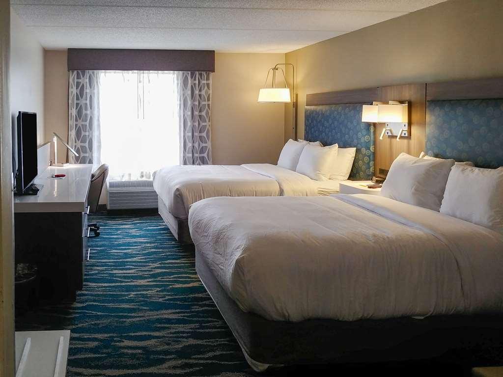 Hotel Comfort & Near Convention Center