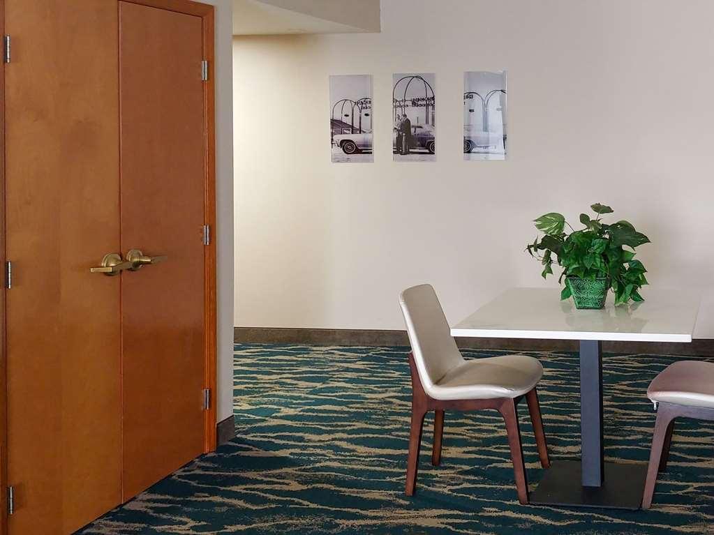 Comfort & Near Convention Center 2*