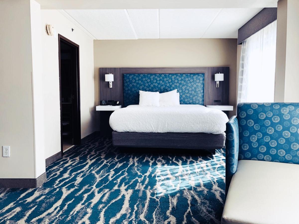 Hotel Comfort & Near Convention Center